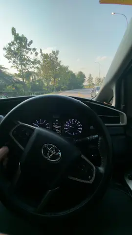 Jadi supir yng katanya mobil keluarga,ternyata se asik ini coyy 🥰🥰#innovareborn #toyota 