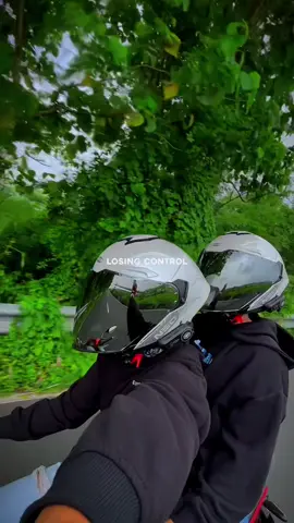 🏍️👩‍❤️‍👨#couplehelmet #relationshipgoals #ridesafe #neospyderhelmets #halffacehelmet @Jun Nel 