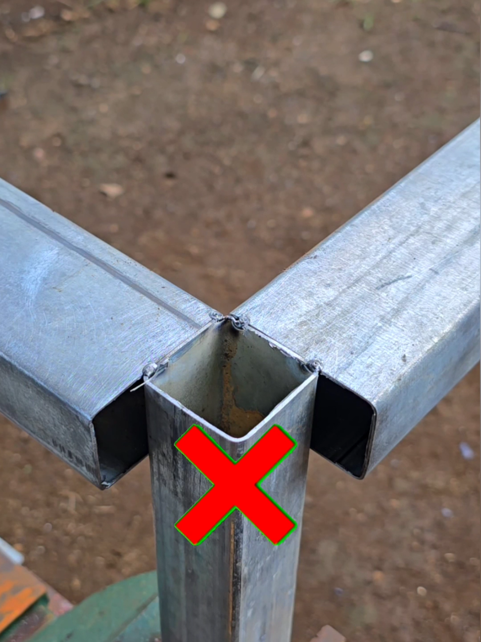 Not all welders are willing to discuss the proper techniques for joining square pipes. #welding #welder #metalworking #fabrication #tricks 