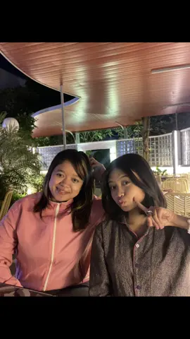 aku udh foto samaa bundanya pacarkuuu, pastii kaliaan masii backstreet yaaaa 😋😋😋 #fypシ゚ #malang24jam #fyppppppppppppppppppppppp 