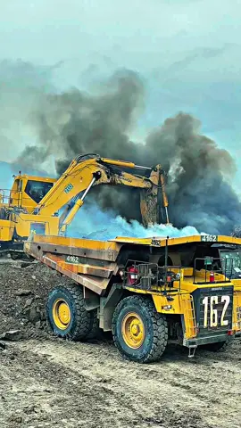 Menyalah batu bara ku#tambangbatubarakalimantan #pesonatambangbatubara #buruhtambangkalimantan #kulitambang👷 #CapCut 