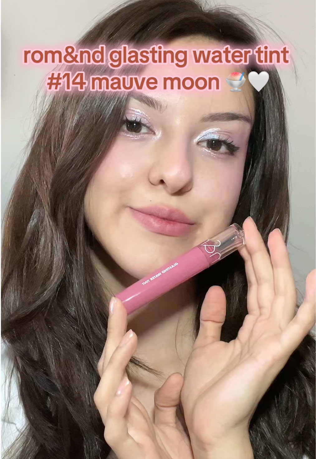 rom&nd glasting lip tint 14 mauve moon deniyoruz🤍🫧🍧 #reklam marka adı gözüktüğü için.(kendim aldım) #öneri  #LipTint #KoreanMakeup #GlassSkin #MakeupTikTok #Fypシ #Keşfet @mclubtr @Korendy @Gratis 