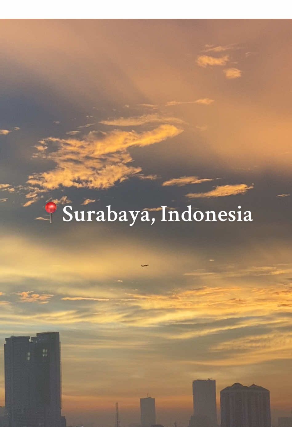 Langit Surabaya seindah inii? 🥹 #sunset #surabaya #exploresurabaya #explorejawatimur 