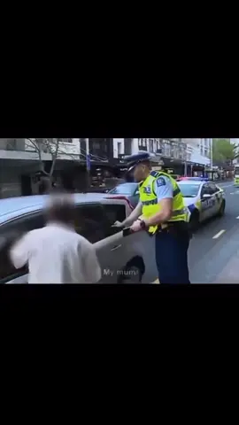 I had a traffic accident in New Zealand and couldn’t speak English.With the translator, the communication problem was solved directly!#aitranslation #languagetranslator #tiktokmademebuyit #translator #tiktokfinds 