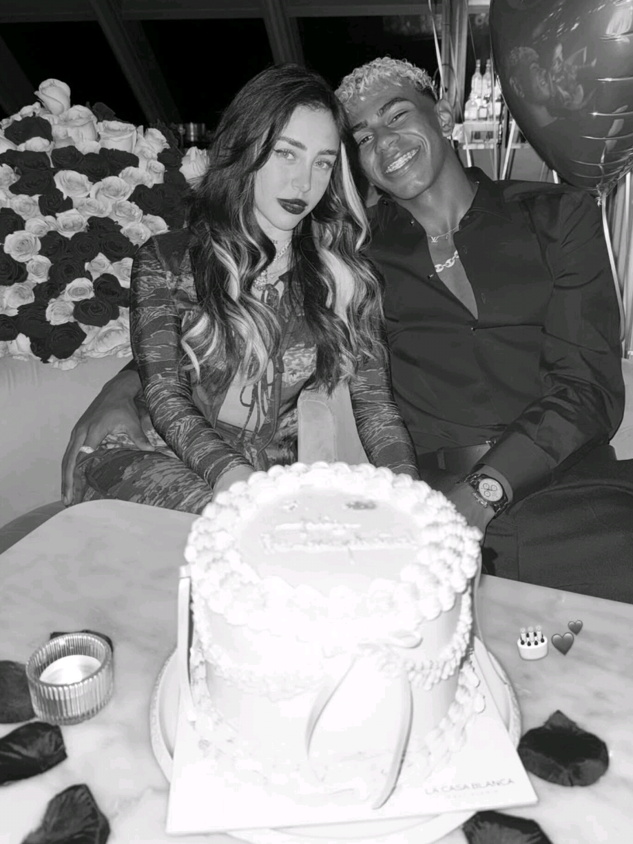 بيجننو🤭💙.  @Lamine Yamal @naiki  #nickinicole #lamineyamal #fyp #foryou #barcalona 