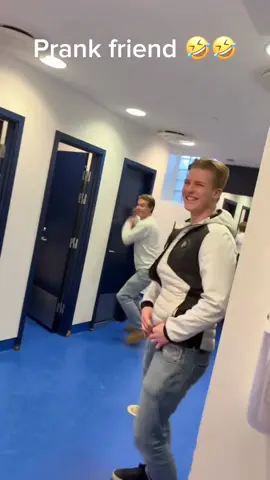 I wanted to scare my friend 😀😀😀#funny #funnyvideo #scared #scarecam #scary 