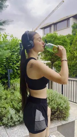 Наскоро открих ClashVit и ми стана приятно допълнение към ежедневието. Най-много ми допадна вкусът медена круша - лек, освежаващ и не прекалено сладък. Вече ги има и в магазините, успяхте ли да ги опитате и ако да, кой ви е фаворит? 🍐🍓🌠 @ClashVIT @The Clashers / Slavi Panayotov #clashvit