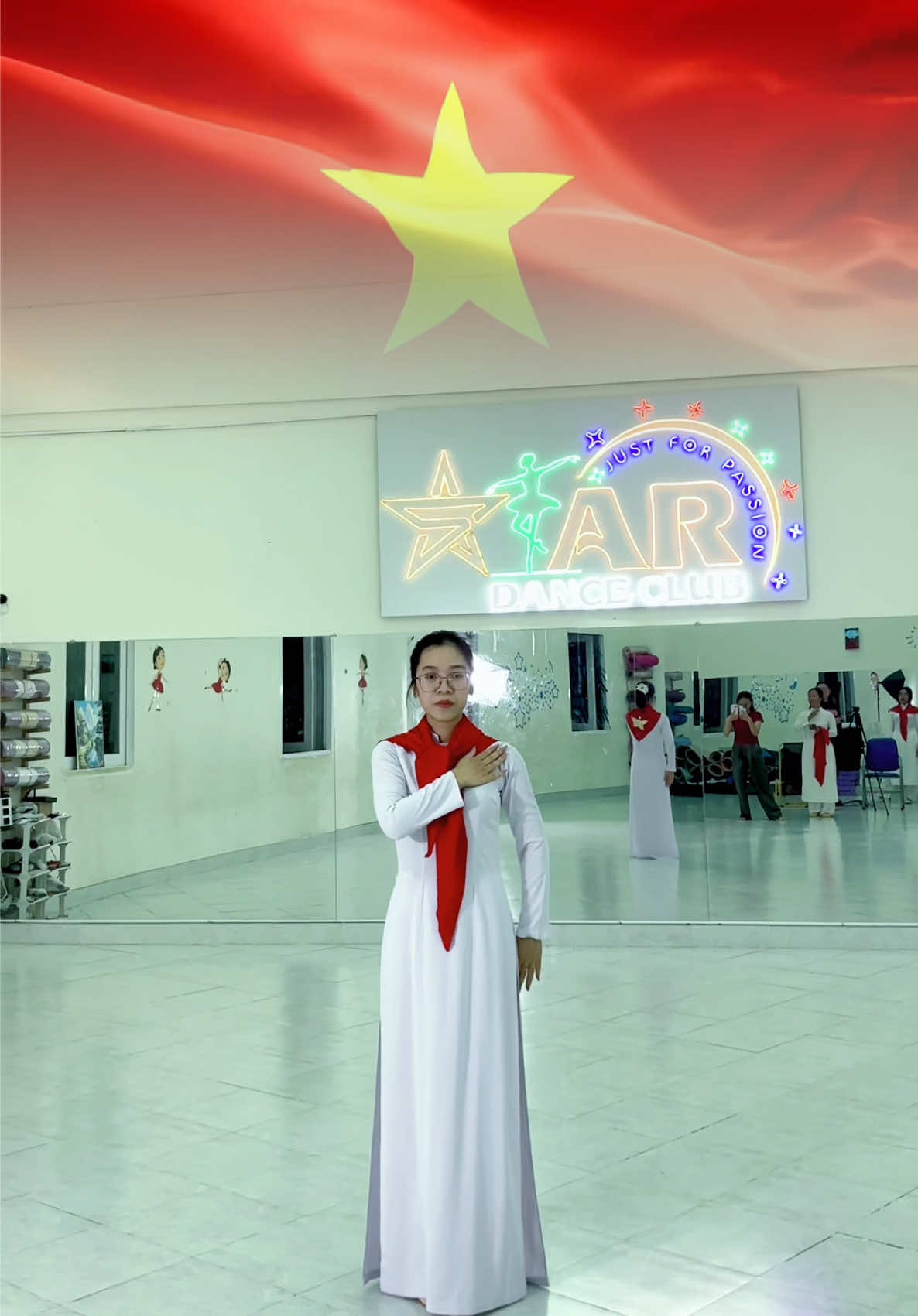 Cảm ơn những người đã đổi máu xương để đổi lấy hoà bình 🇻🇳♥️ #congidephon #nguyenhung #dancecover #muado 