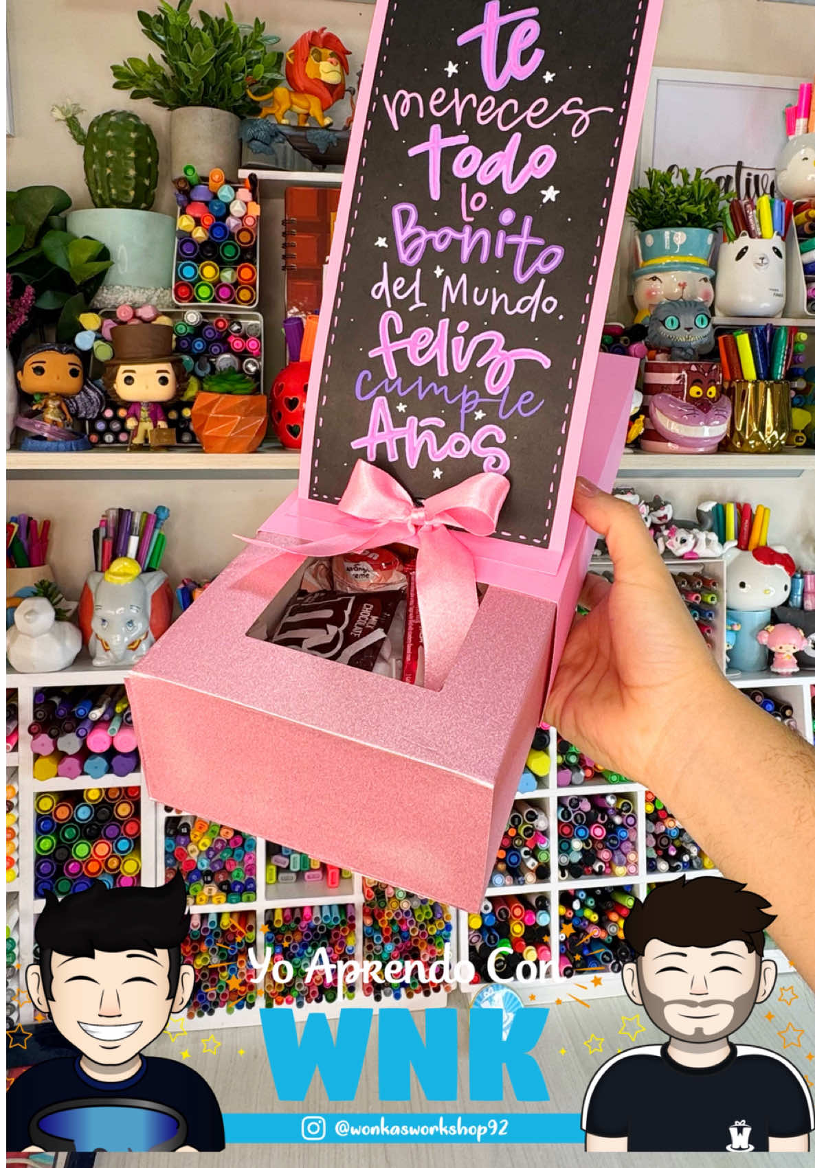 🩷CAJA TARJETA🎁dale ME GUSTA y lleva nuestros marcadores 100% acrilico🩷 ❤️solicita nuestro catálogo en nuestra línea de atención  📲 +57 3158485123  ✏️la medida de la cartulina es 43x49  ❤️las demás las encuentras en nuestra sección de suscripciones👑 #detalles #detallespersonalizados #regalos #desayunosorpresa #felizcumpleaños 