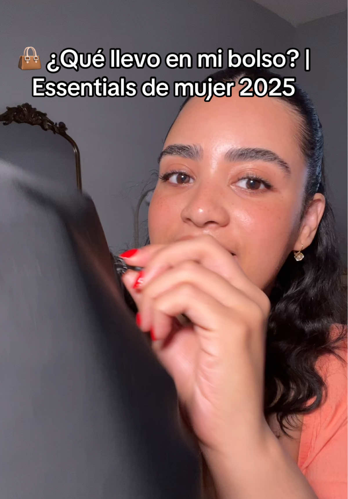 👜 Mis imprescindibles del día a día 👉 ¿Qué llevas tú en tu bolso? ✨ #WhatsInMyBag #QueHayEnMiBolso #CreadoraDeContenido #UGCCreator #BeautyCreator  @Coach @laneige_us @Diorbeauty @LAWLESS Beauty @DEZI EYEWEAR @sephora @Morphe Cosmetics @Haus Labs by Lady Gaga @Dr. Idriss @Snif x @monet mcmichael 🤍 Rose Era 🍓 @Valentino.Beauty 