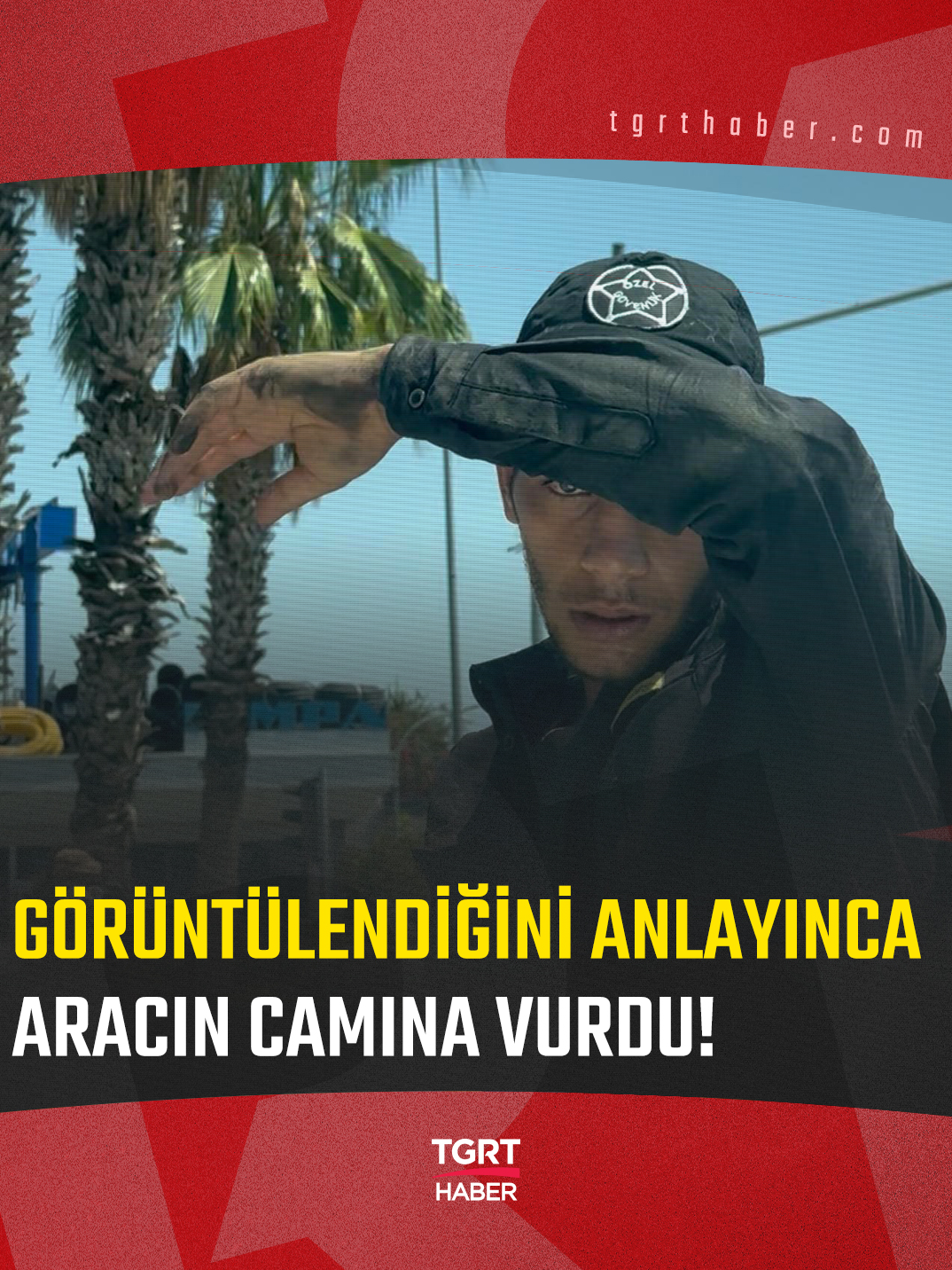 Adana'da cam silen şahıslar trafikte sürücüleri rahatsız etmeye devam ediyor. Cam silen bir şahıs, kendisini görüntüleyen vatandaşın aracının camına sertçe vurdu, o anlar saniye saniye görüntülendi. #adana #araba #camsilme #haber