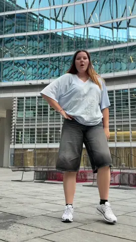 @TYLA 🫶🏻 #dance#tendenza#isittyla#trend#danceinpublic  
