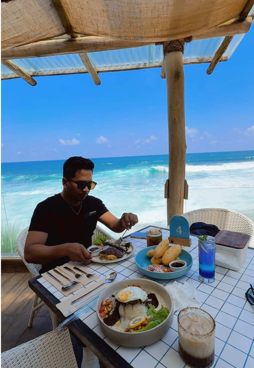 Mau di dokumentasiin seperti ini?jasa teman jalan explore jogja di jemput di antar di bonceng di temenin pakai motor big matic free bensin. Dokumentasi camera iphone 16 pro,drone dji mini 4 pro,gimbal insta 360 flow 2 pro,sony mirorles alpha a6400,camera insta 360 x4,dji mic mini ready 😍 #temanjalanjogja 