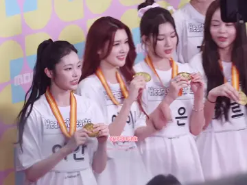 Congratulation once again 🥳. Meskipun kurang Dede Ye-on karena sudah pulang duluan (sepertinya). Good night, have a good sleep 😴 #Hearts2Hearts #하츠투하츠 #H2H #S2U  @Hearts2Hearts 
