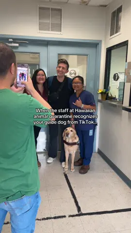 I was so nervous about going through airport animal quarantine with my guide dog, Mr. Maple… but  this interaction made me feel so much better 🥰 