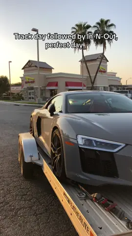 Audi R8 and a double double animal style add chilies, fry well, Neapolitan shake. #audi #audir8 #r8 #sportscar #supercar 