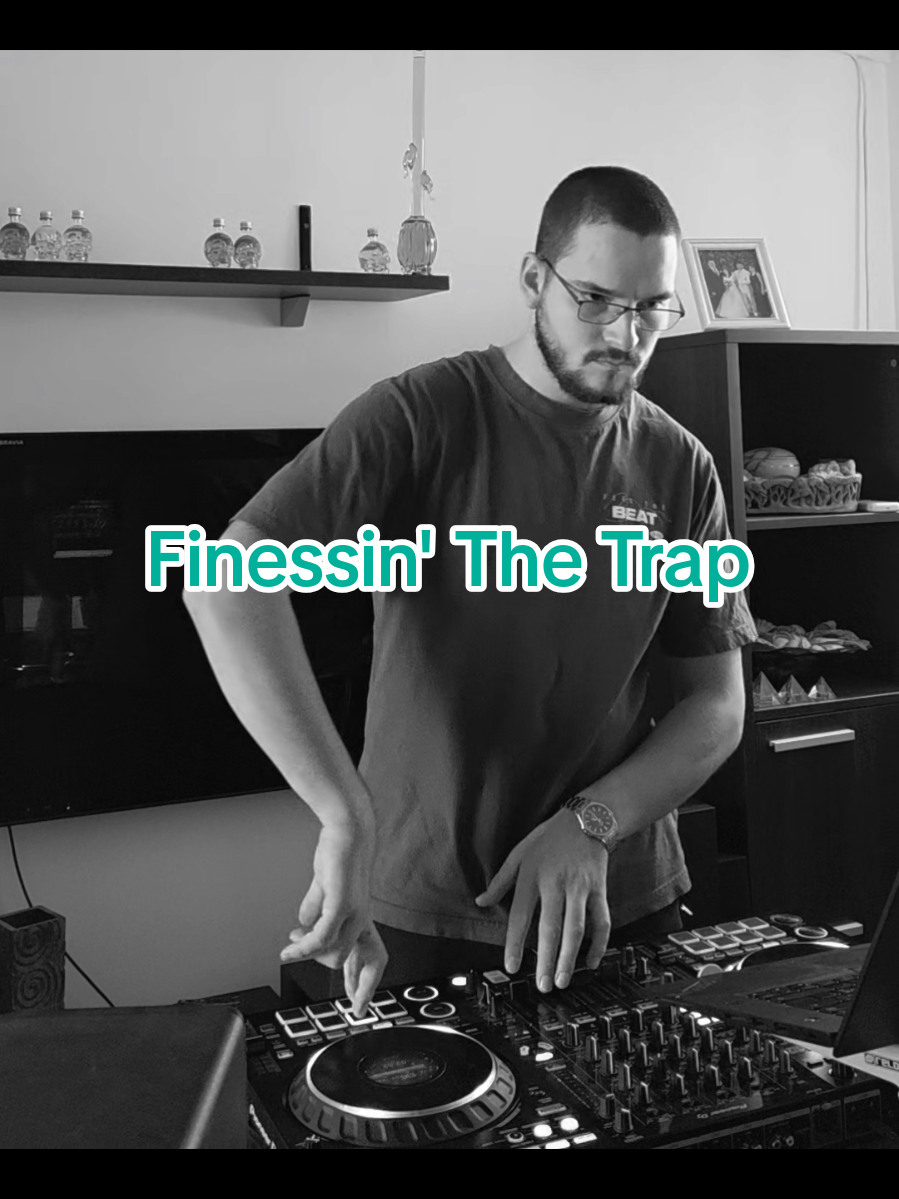 Finessing the trap 👽🌿#future #futurehendrix #fyp #hiphopmusic #dj 