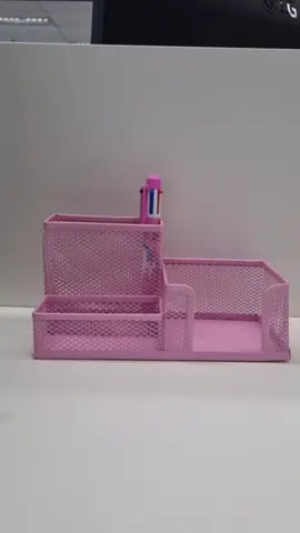 Organizador de mesa, porta caneta de metal rosa com 3 divisórias. #DifferentThings #Papelaria #PortaCaneta #Mesa #Organização 