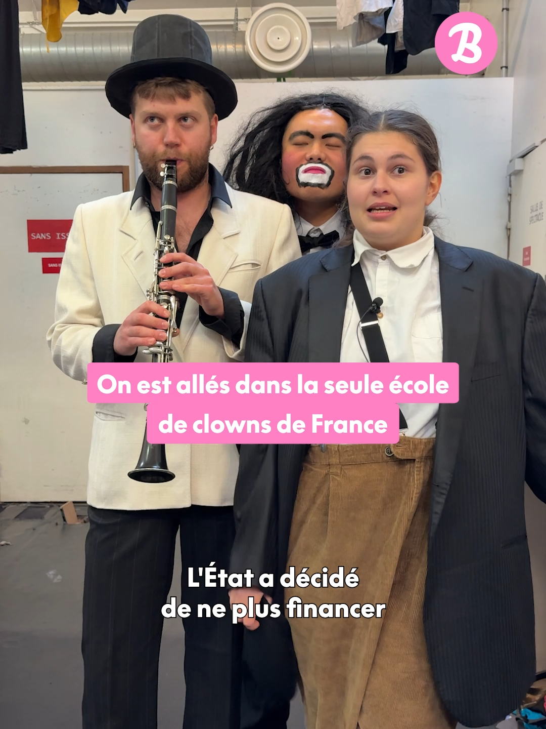 [REDIFF] On est allé dans une école... pas comme les autres 🤡 L'école de clowns Le Samovar est actuellement la seule école en France dédiée aux clowns, au burlesque et aux excentriques. Depuis 1990, cette structure propose un cursus de trois années de formation, comprenant de nombreuses disciplines : mime,musique, instruments, chant, théâtre de texte et bien sûr le cirque 🎪 @theatre_ecole_lesamovar 📍165 avenue Pasteur, 93170 Bagnolet