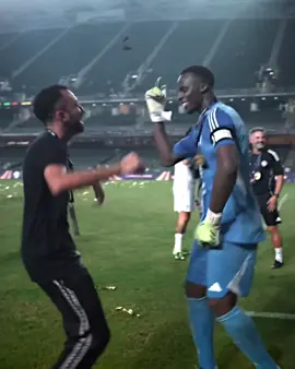 Waka Waka 🕺🏻🕺🏻 #mendy #dance #ibanez #alahli #fyp #supercup #الاهلي #ايبانيز #ايبا #جمهور_الاهلي #ثمانية #شرقي #ميندي 