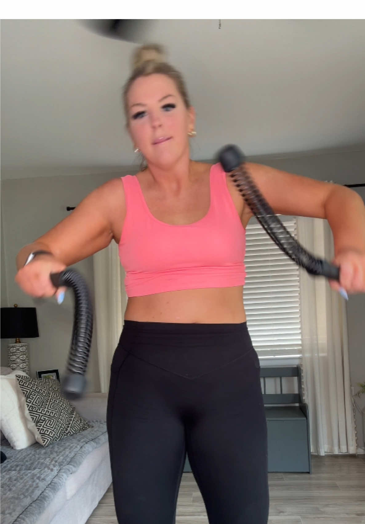 Y’all… cordless battle ropes are the game changer I didn’t know I needed 🤯 You can take them anywhere, hit upper body, lower body, cardio—ALL without being stuck in one spot. If you’ve been wanting more freedom + variety in your workouts, these are 100% worth it. 🔥🏋️‍♀️ @SOULYIS-US #battlerope #workoutroutine #workoutathome #fullbodyworkout #workouts 