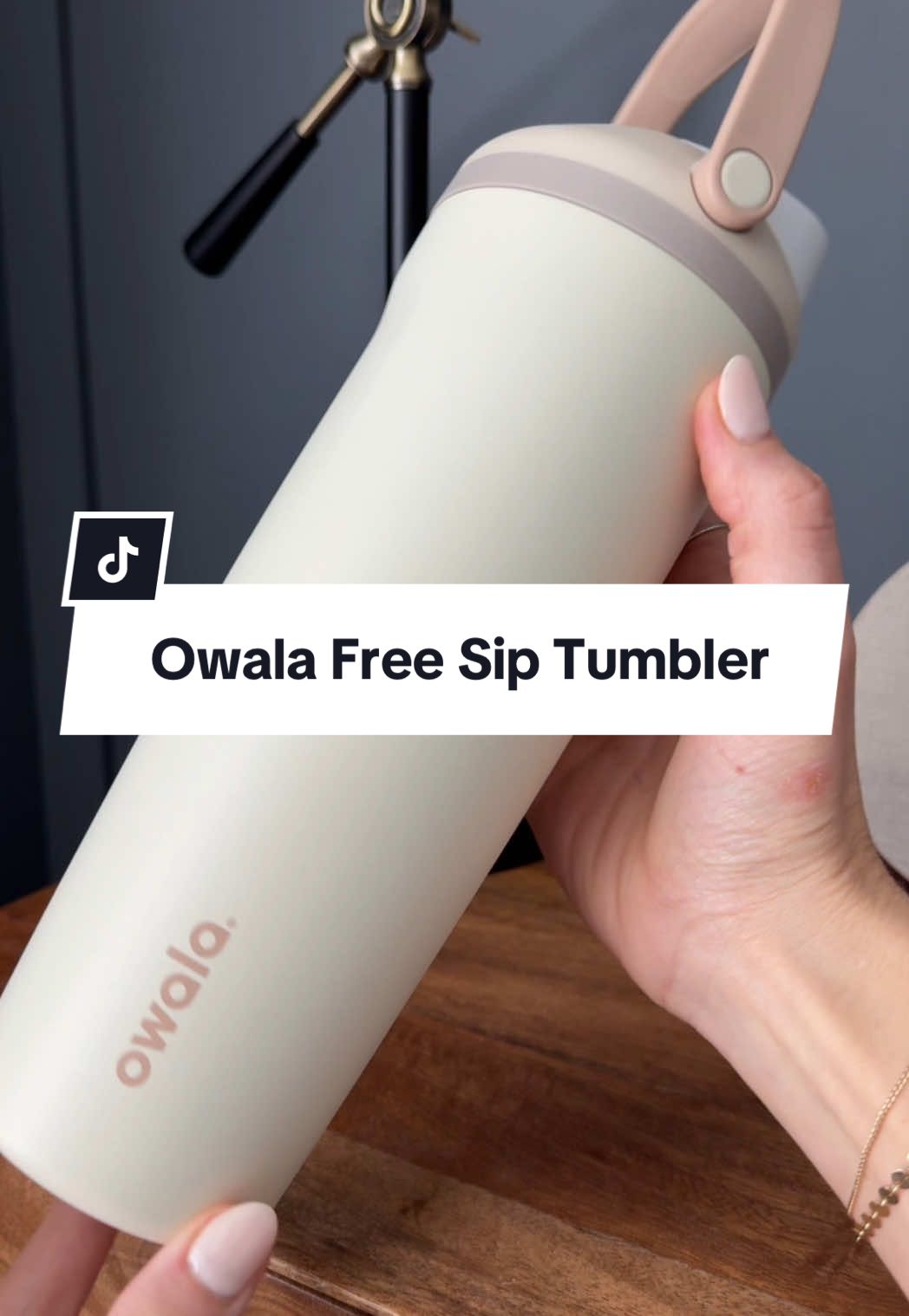 I’m in love 😍 #owala #owalawaterbottle #tumbler #freesip #stainlesssteeltumbler #leakprooftumbler 