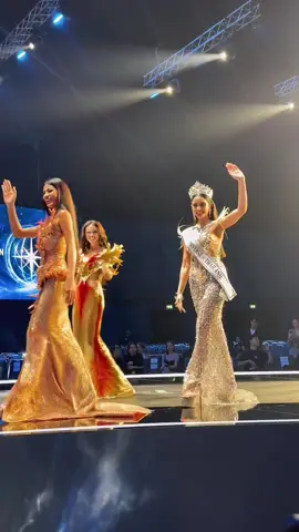 หนึ่งในร้อย ดีใจที่ได้ยินเำลงนี้บนเวทีอีกครั้งครับ ประทับใจมากๆครับ #วีนาปวีนาซิงห์  #แพรววณิชยฐ์ #อเดลนฤมล #หนึ่งในร้อย  #MissUniverseThailand2025