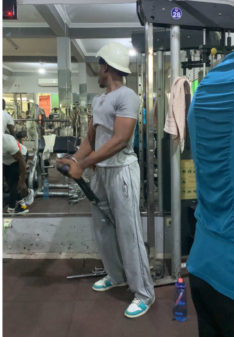 Vê o final🗣️⚠️Treinaste hoje?🤔#angola🇦🇴 #gym #Fitness #viralvideos #GymLife 