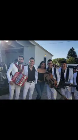 Estoy súper lista para mirarlos, se que lloraré la mayoría del concierto pero e esperado demasiado para esto, yo siempre fuy fan de los parras 🥺 Carlitos nos dejó un vacío enorme pero siempre lo recordaremos. Desde los inicios de los parras los seguí y los seguiré apoyando. Carlitos dejó tantos corazones rotos, y tantos bonitos recuerdos y siempre lo recordaremos como el era muy feliz 🥹♥️ @César parra @liliangriegooficial #fyp#parati#losparras#carlosparra