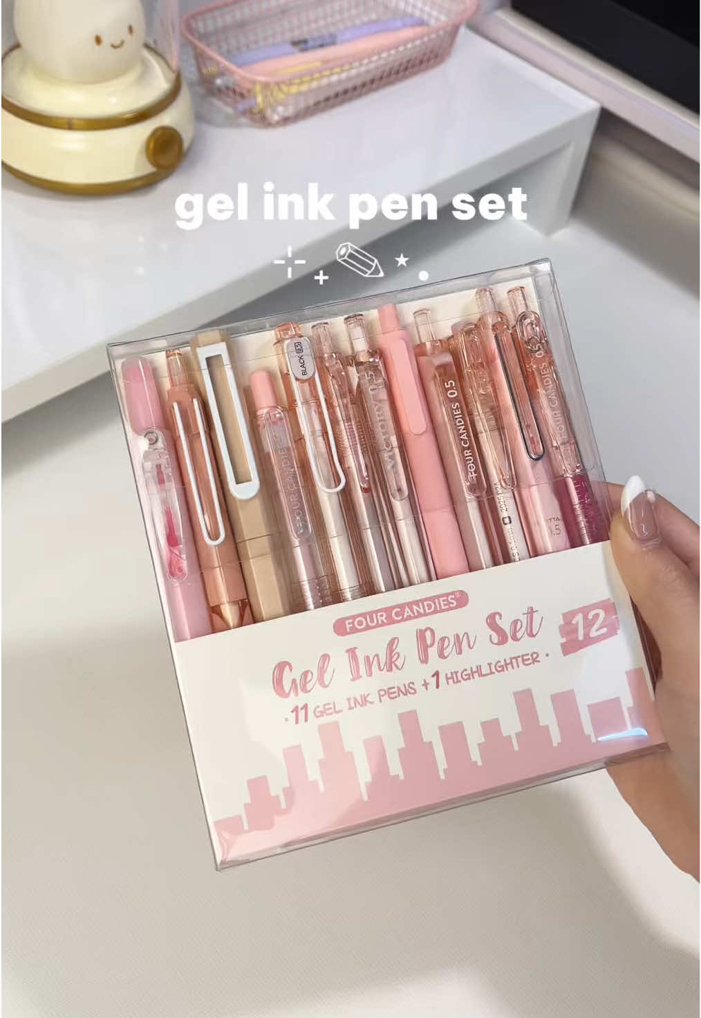 Cầm trên tay nó đãaa, viết xịn thiệt mấy bà ơi #gelinkpenset12pcspink #gelinkpen #gelinkpenset #fourcandies #meocamunbox 