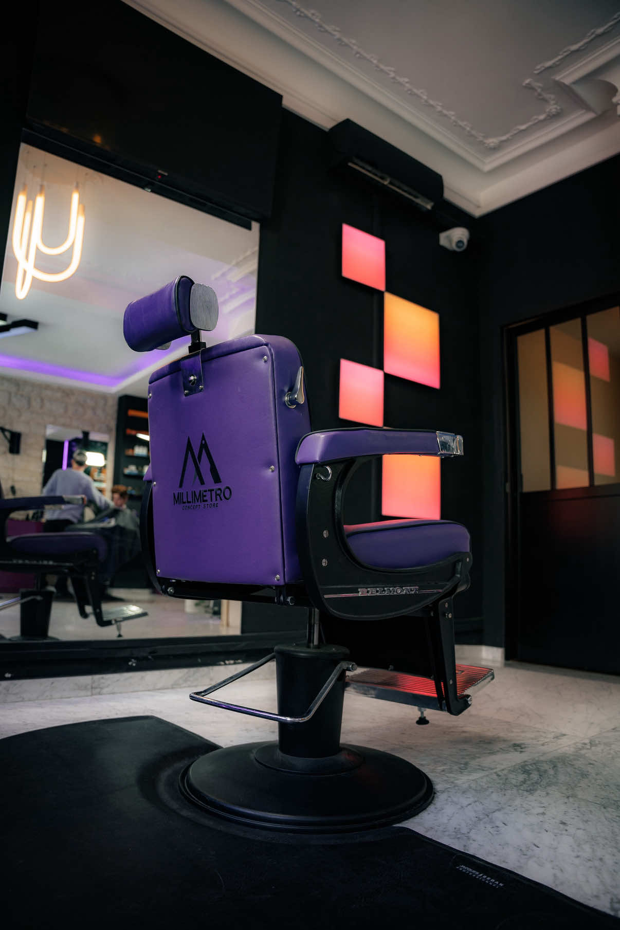 Non, tu n’es pas le seul client… 😂 #barberparis #barber #millimetroconceptstore #humor #haircut 