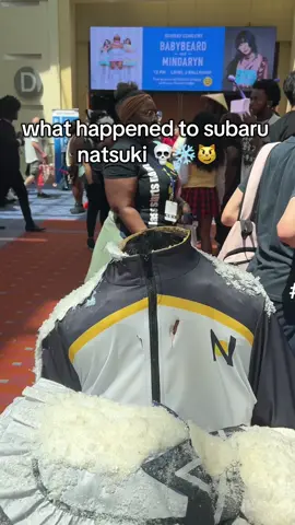who is the blue hair bros carrying 💀 #rezero #rem #subaru #cosplayer #fyp 