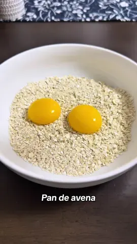 ✨ ¿Sigues comiendo pan normal? 😳 Mejor prueba este pan de avena casero: sin harinas refinadas, más saludable, saciante y delicioso. 🥖💚  #avena #recetasaludable #fyp #parati #recetasfaciles 