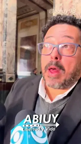 Ningunearon, se cansaron de querer instalar un relato de chatarra, se comieron tremenda paliza de interpelación, los Hércules están operativos los dos, cumpliendo misiones, servicio sanitario, apoyo científico militar, y siendo totalmente funcionales a lo que requiere y necesita el país.  Pacha por si parpadeaste, ya pasaron por arriba tuyo no una, ni dos, ya van 3 veces. Abrazo. #Uruguay #Política #FrenteAmplio #viral 