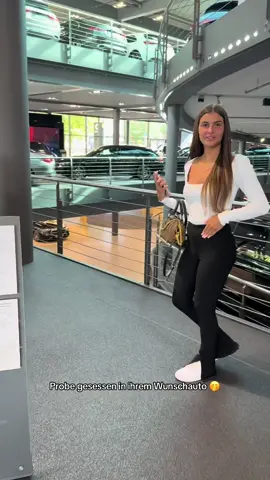 Und wieder ein Stück näher an ihrem Traum ☝️ #familytime #newcar #mercedes 