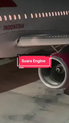 Pengen denger seberisik apa suara mesin pesawat? Ternyata seberisik ini cuyy 😱 Ini posisi pesawat start engine on gate, Jadi buat temen temen yang kerja di apron jangan lupa selalu pakai earmuff/earplug yaa untuk melindungi telinga dari kebisingan 🙌 #aviasi #fyp #penerbangan #fyp #aviation 
