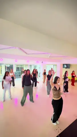 Commercial Latina Vibezzzz w/ @Sophie 💥🫡💃🏻 #endlessdancedüsseldorf #dance #choreography #commercial #düsseldorf