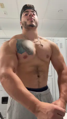 Not enough #fypシ #gym #bodybuilding #huzz 