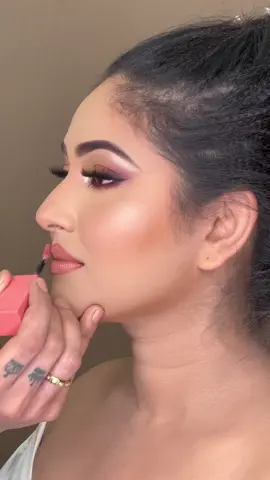 #CapCut #fyp #viralvideo #trending #srilankan_tik_tok🇱🇰 #surangaakash #makeupartist #salonsuranga #brideldresser #beautician #beautyfull #makeuptransformation #beautyfullbride❤️👰❤️ #gorgeous #sareelove ❤️