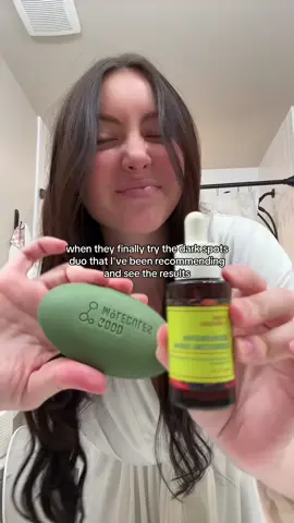 our favorite duo for hyperpigmentation and dark spots 💚 ✨ Brightening & Dark Spots Bar $8 ✨ Discoloration Correcting Serum $12 #goodmolecules #skincare #darkspots #hyperpigmentation 