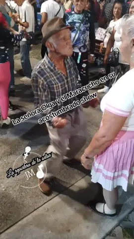 El Maracucho con su amiga la señora Olga, maravillosas personas de la Plaza San Jacinto. #23deenero #plazaelvenezolano #paratiiiiiiiiiiiiiiiiiiiiiiiiiiiiiii #viraltiktok #bailadores 