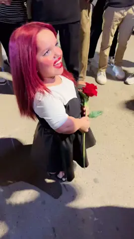 بطـوط جـاب ورده فروحه عضله😂😂.  #بطوط_المحبوب #اكسبلورexplore 