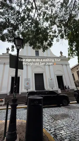 The guitar in the background was a paid actor ☝🏽#puertorico #pr #badbunny #dtmf 