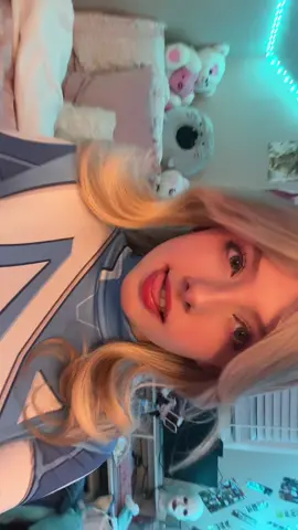 going to a baseball game rn #marvelrivals #invisiblewoman #suestorm #cosplay #cosplaygirl 