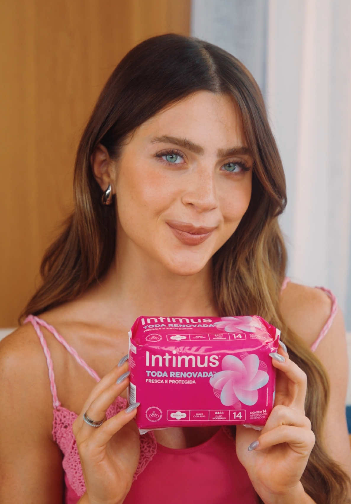 Tem coisa que ninguém vê, mas faz toda a diferença. INTIMUS Toda Renovada tem microesferas que neutralizam odores e faz eu me sentir fresca e protegida! E quando eu tô com ele, nada me tira do ritmo. 💓 #MenstruadaOuNão #Intimus #TodaRenovada *Publicidade