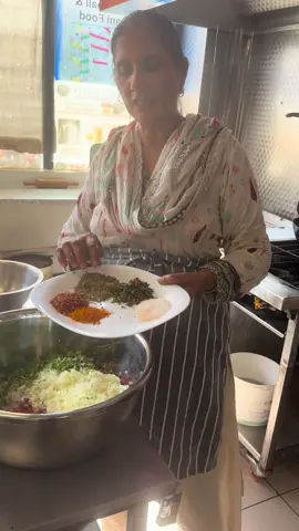#creatorsearchinsights #Qeema paratha recipe #Lali Gurash #foru 