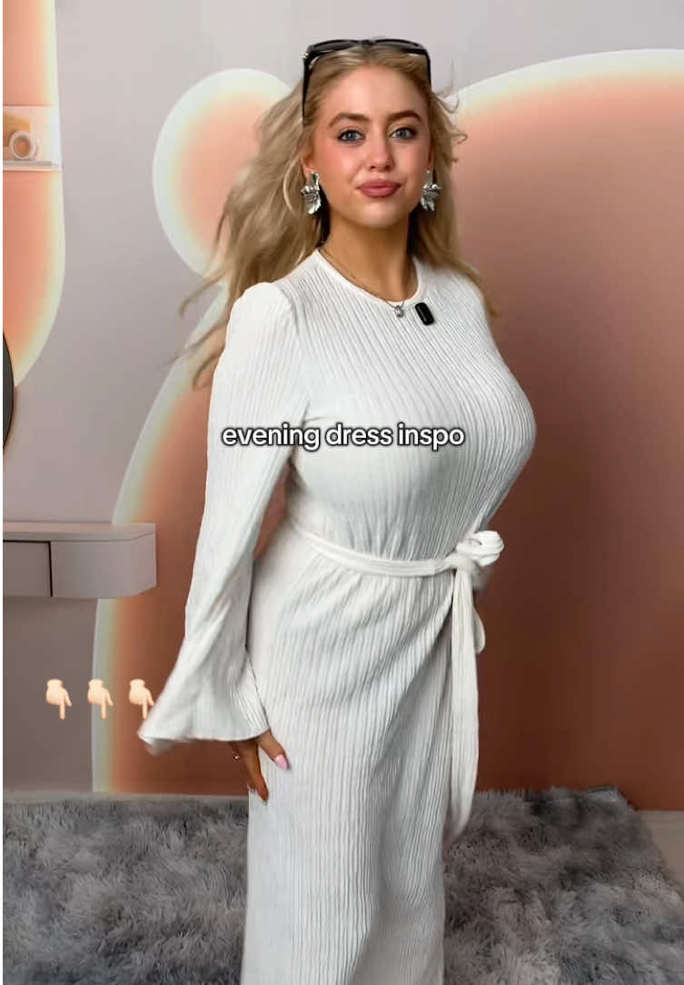 Grab Ur Gorgeous Dress For Only A Tenner! #dressup #dresses #outfitinspo #dresscode #eveningdress 