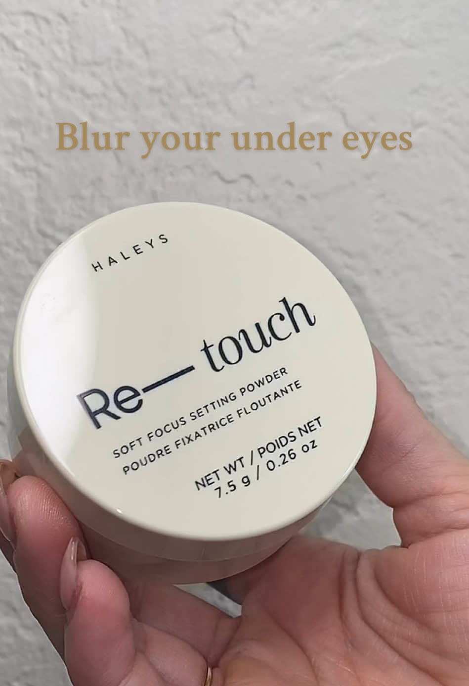 Blurring without the chalkiness! This @HALEYS Beauty talc-free powder smooths everything out & actually holds all day (still shocked at my end of day check-in 👀). #haleysbeauty #haleysbeautypartner #beautywithoutregret 