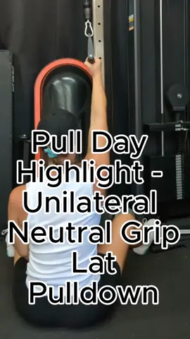 Unilateral Neutral Grip Lat Pulldown. A back day favorite. Here's why I chose to add it to my pull day. ✔️Neutral grip is better on shoulders and elbows ✔️ Effectively targets last and mid back ✔️ Improves pulling strength ✔️ Fixes any strength imbalance ✔️ Focus on core activation and mind-muscle connection 💪Save this for your next pull day! #respawnfitness #pullday #backworkouts #Fitness #fitover40 