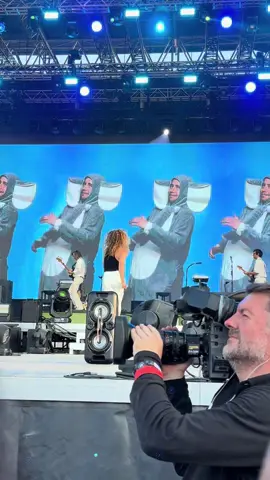 Et vive les crocrodiles du coup @mlleazoa #juliendoré #vandbfest #juliengranel #concert #humour 